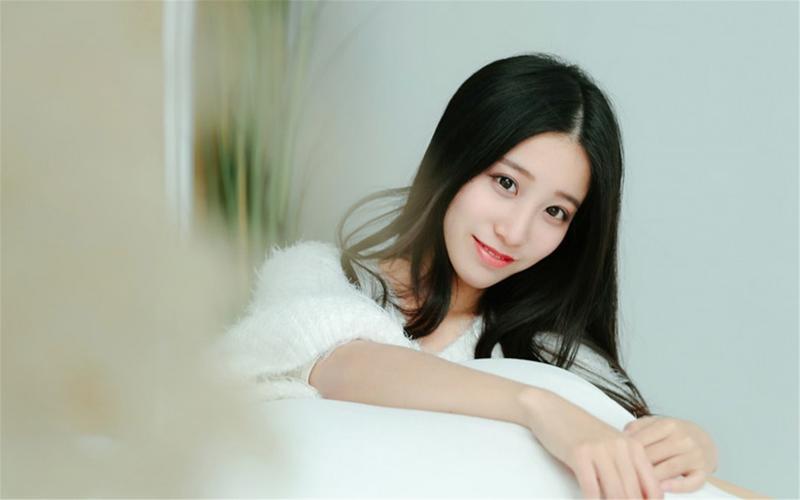 成都高温持续 民众进入防空洞纳凉